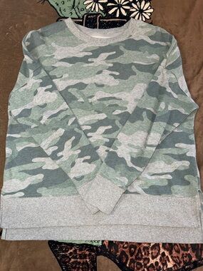 Time and Tru Green Camo Long Sleeve Top NWOT